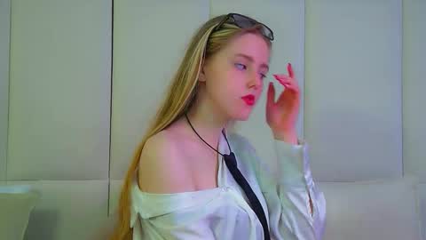 Snapshot of lexireadway chatting on September 2025 08:19:01 AM Lexi online show from September 2025 08:19:01 AM