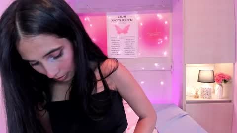 L I A  online show from September 2025 04:18:02 AM