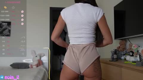 Snapshot of leyla_ly chatting on October 2025 04:02:01 AM Leyla ly Ill be here Tuesday Thursday Friday Saturday Sunday online show from October 2025 04:02:01 AM