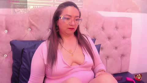 Snapshot of leyla_smithh chatting on September 2025 12:31:02 PM Leyla smithh online show from September 2025 12:31:02 PM