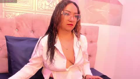 Snapshot of leyla_smithh chatting on October 2025 12:28:01 PM Leyla smithh online show from October 2025 12:28:01 PM