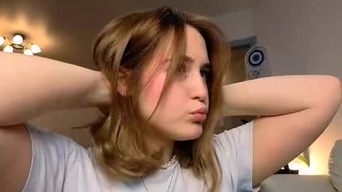 li_ni_ online show from February 2025 07:55:02 AM