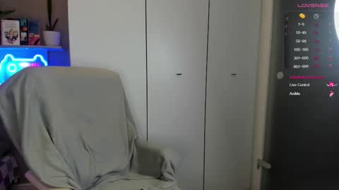 Lia online show from November 2025 07:40:01 AM