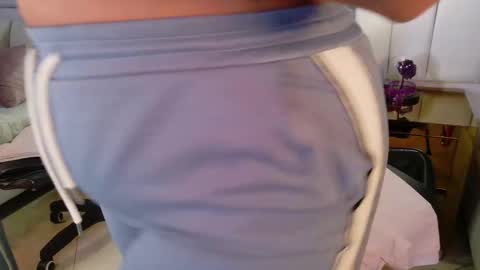 Snapshot of lia_mariana chatting on October 2025 06:08:02 PM lia_mariana online show from October 2025 06:08:02 PM