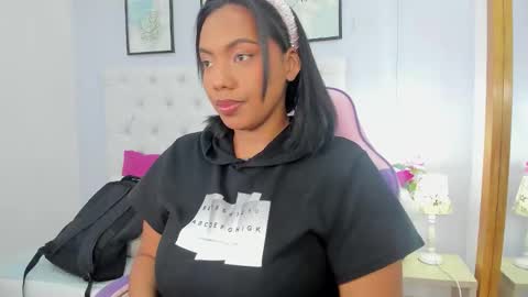 Snapshot of lia_mariana chatting on October 2025 11:01:02 PM lia_mariana online show from October 2025 11:01:02 PM