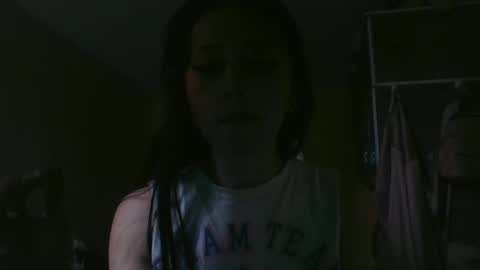 Snapshot of lia_queen610 chatting on October 2025 07:04:02 PM Little Queen Lia online show from October 2025 07:04:02 PM