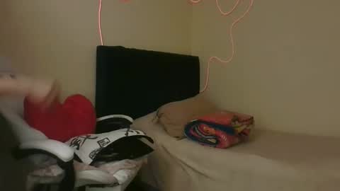 Snapshot of lia_queen610 chatting on November 2025 11:15:01 PM Little Queen Lia online show from November 2025 11:15:01 PM