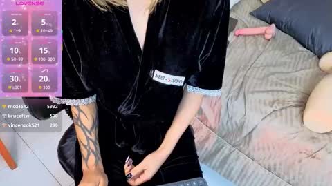 lia summer1 online show from November 2025 07:19:01 AM