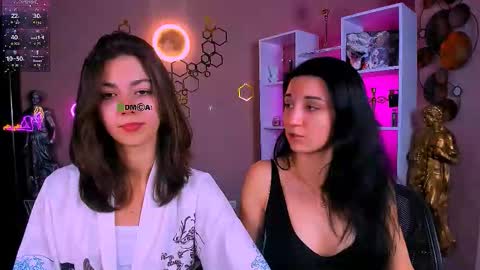 Lia online show from October 2025 12:11:01 PM