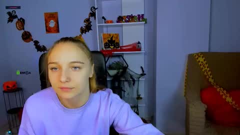 Lia online show from November 2025 01:12:02 PM