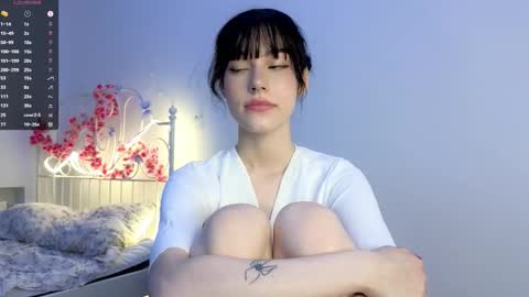 Lia  online show from September 2025 08:10:01 PM