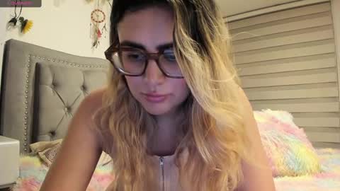 Lia  online show from February 2025 04:57:01 AM