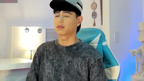 Liam online show from October 2025 09:56:01 PM