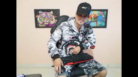 Snapshot of liam_andres12 chatting on October 2025 09:57:02 PM Andres online show from October 2025 09:57:02 PM