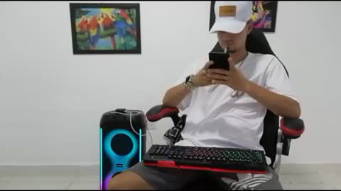 Snapshot of liam_andres12 chatting on October 2025 09:37:02 PM Andres online show from October 2025 09:37:02 PM