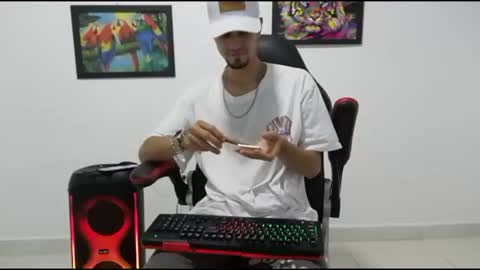 Snapshot of liam_andres12 chatting on October 2025 10:34:02 PM Andres online show from October 2025 10:34:02 PM