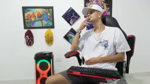 Snapshot of liam_andres12 chatting on November 2025 10:32:02 PM Andres online show from November 2025 10:32:02 PM