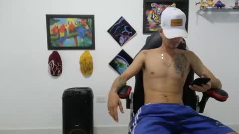 Snapshot of liam_andres12 chatting on November 2025 10:52:02 PM Andres online show from November 2025 10:52:02 PM