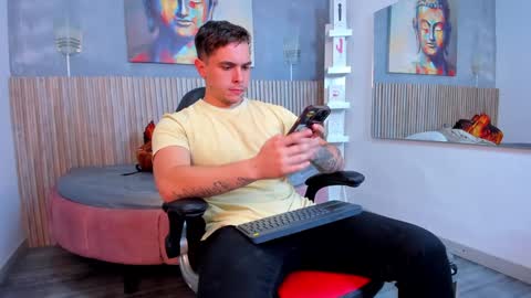 Liam online show from December 2024 09:06:02 PM