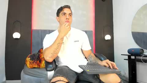 Liam online show from October 2025 07:58:02 PM