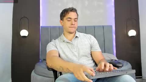 Liam online show from October 2025 09:04:01 PM