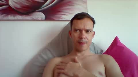 Snapshot of liamrosezn chatting on December 2024 02:05:02 PM LiamRose online show from December 2024 02:05:02 PM