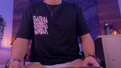 Liam Thunder online show from November 2025 03:18:02 AM