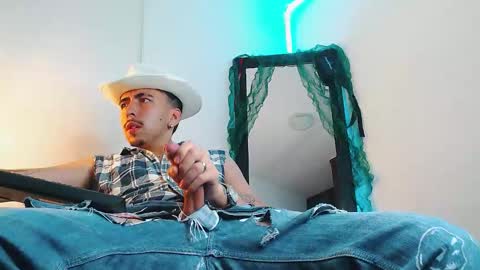 Snapshot of liamty_luxor chatting on December 2025 04:50:01 AM Liam online show from December 2025 04:50:01 AM