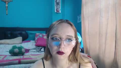 Lia Roberts online show from February 2025 12:01:02 PM