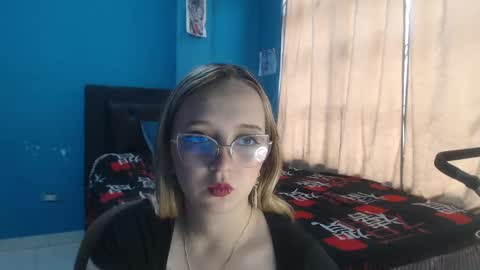 Snapshot of liaroberts1 chatting on November 2025 12:16:02 PM Lia Roberts online show from November 2025 12:16:02 PM