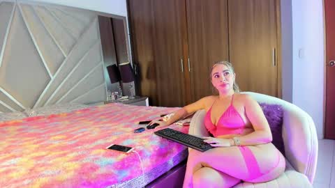 lia online show from September 2025 11:02:02 AM