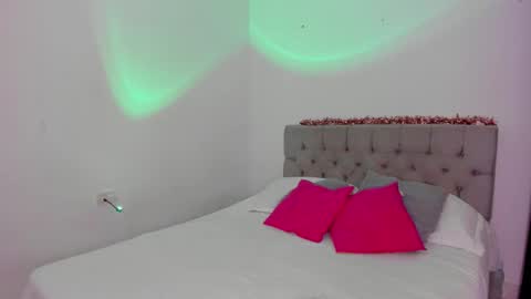 Snapshot of lightshine_ chatting on October 2025 12:08:02 AM Maddie online show from October 2025 12:08:02 AM