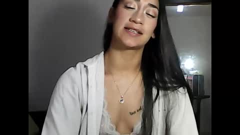 Snapshot of liia__strong chatting on October 2025 07:09:02 PM LIIA online show from October 2025 07:09:02 PM