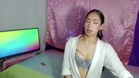 Snapshot of liia__strong chatting on November 2025 06:32:01 PM LIIA online show from November 2025 06:32:01 PM