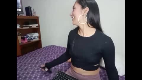 Snapshot of liia__strong chatting on November 2025 08:33:02 PM LIIA online show from November 2025 08:33:02 PM