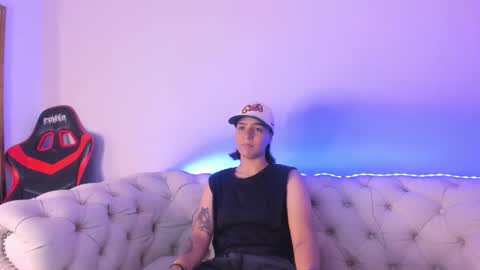 liiam_smith_ online show from January 2025 11:43:02 AM