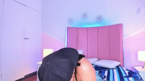 liiam_smith_ online show from September 2025 12:29:01 PM