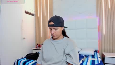 liiam_smith_ online show from October 2025 06:50:01 PM