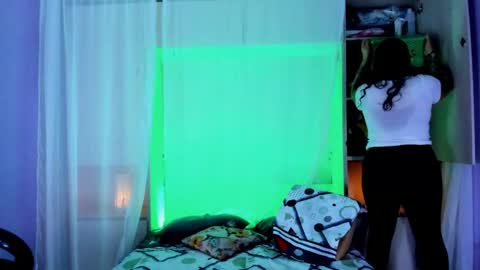         online show from October 2025 11:38:02 AM