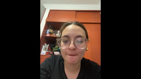 liilaaaa23 online show from October 2025 10:31:01 PM