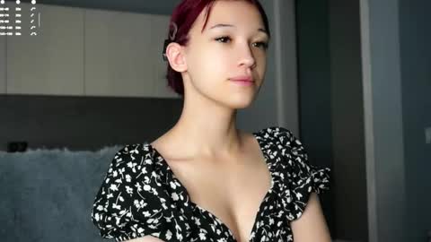 Snapshot of likalens chatting on October 2025 12:04:02 PM Emi online show from October 2025 12:04:02 PM