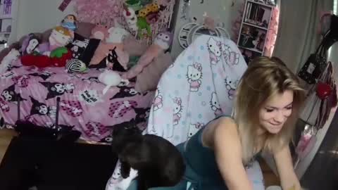 Lil Bunny online show from December 2024 03:13:01 PM