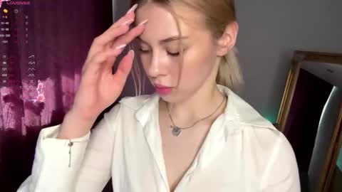 Elisa  online show from September 2025 11:02:01 AM