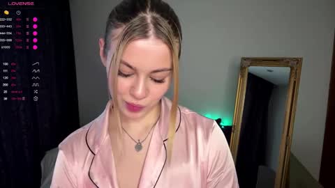 Elisa  online show from October 2025 11:16:01 AM