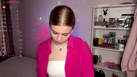 Elisa  online show from November 2025 10:14:01 AM