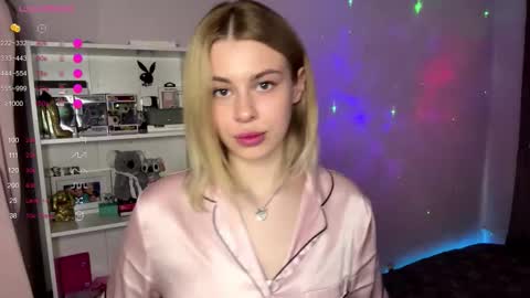 Elisa  online show from November 2025 10:58:02 AM