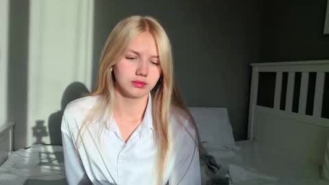 Snapshot of lil_tasty33 chatting on October 2025 10:32:02 AM Emma online show from October 2025 10:32:02 AM