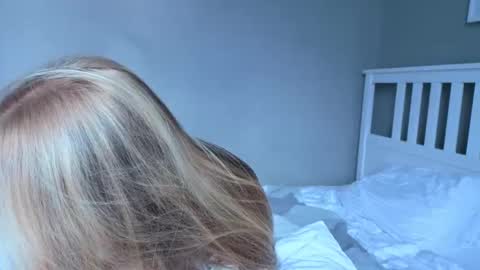 Snapshot of lil_tasty33 chatting on October 2025 10:01:02 AM Emma online show from October 2025 10:01:02 AM