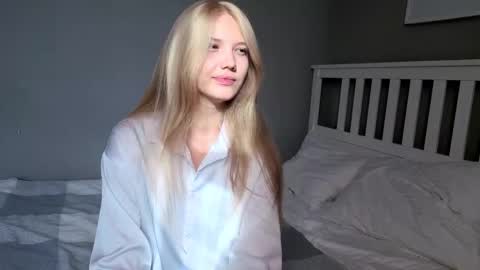 Snapshot of lil_tasty33 chatting on October 2025 08:23:02 AM Emma online show from October 2025 08:23:02 AM