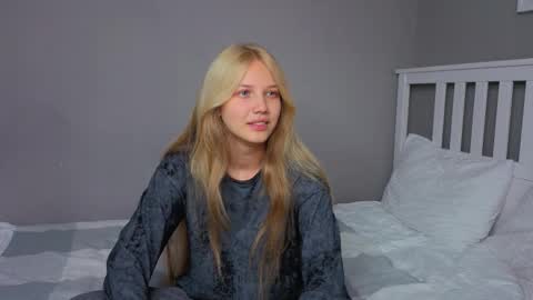 Snapshot of lil_tasty33 chatting on October 2025 09:42:02 AM Emma online show from October 2025 09:42:02 AM